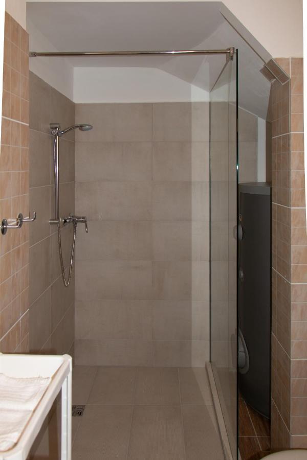 דברצן Poroszlay Apartman מראה חיצוני תמונה