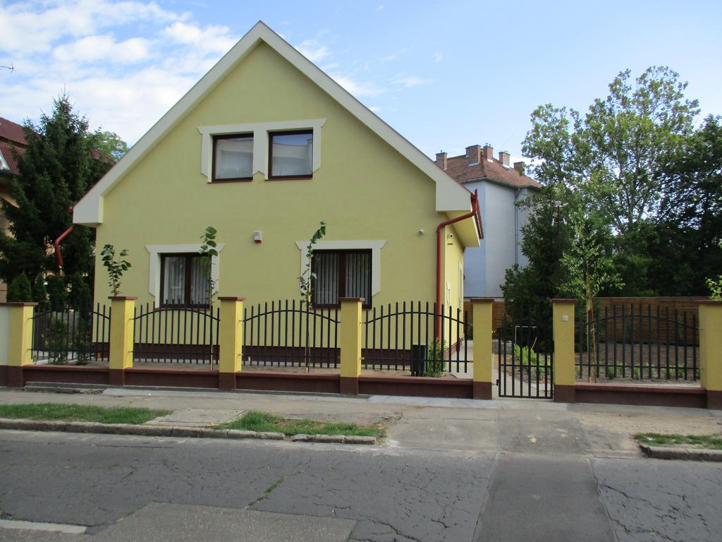 דברצן Poroszlay Apartman מראה חיצוני תמונה